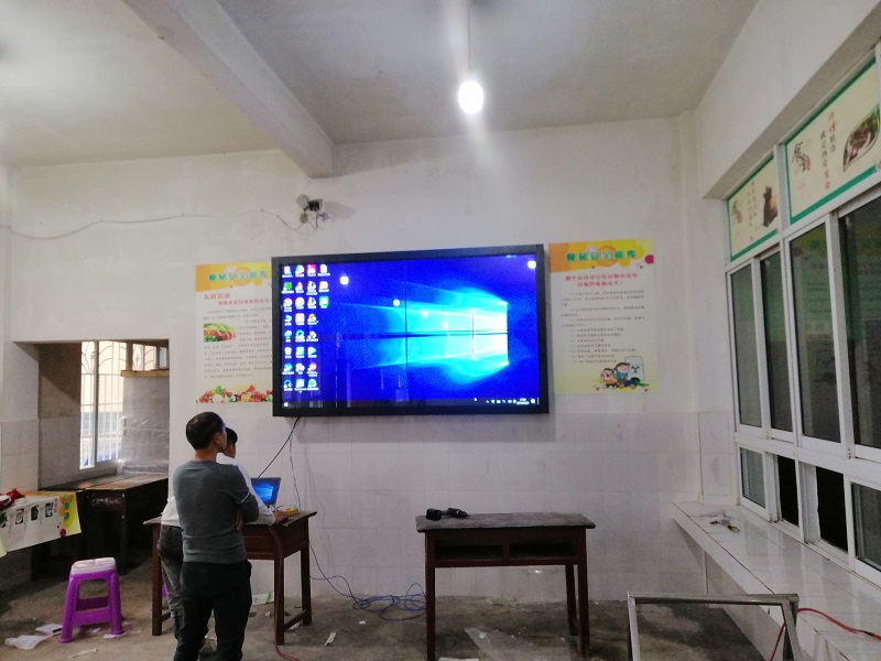華邦瀛觸摸式液晶拼接屏入駐云南中心小學(xué)，把“視界”帶進(jìn)校園食堂