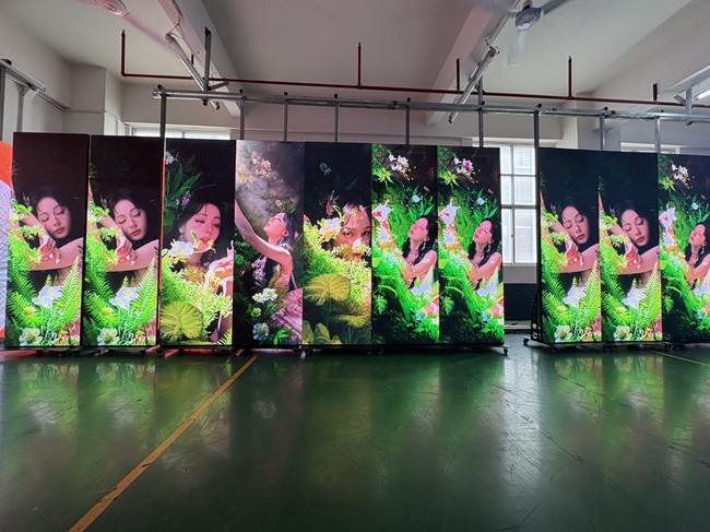 P2.5 LED海報(bào)屏 P2.5 LED海報(bào)屏