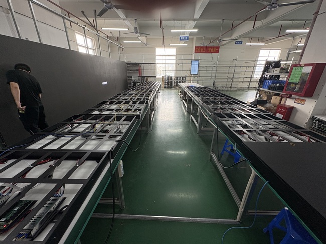 室內(nèi)P4 LED顯示屏:磁吸簡易箱體車間組裝 室內(nèi)P4 LED顯示屏:磁吸簡易箱體車間組裝